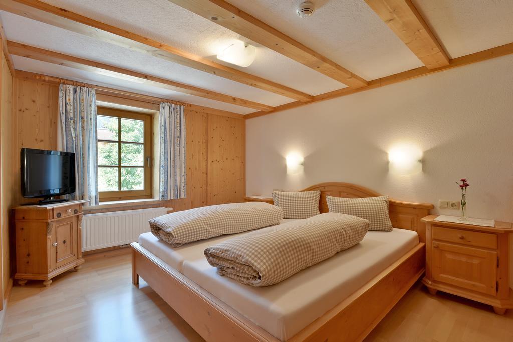 Ferienwohnungen-Gaestehaus Altginzling Rum bild